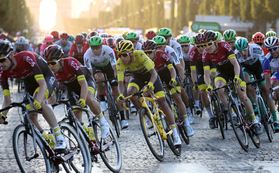 Tour de france races in a peloton